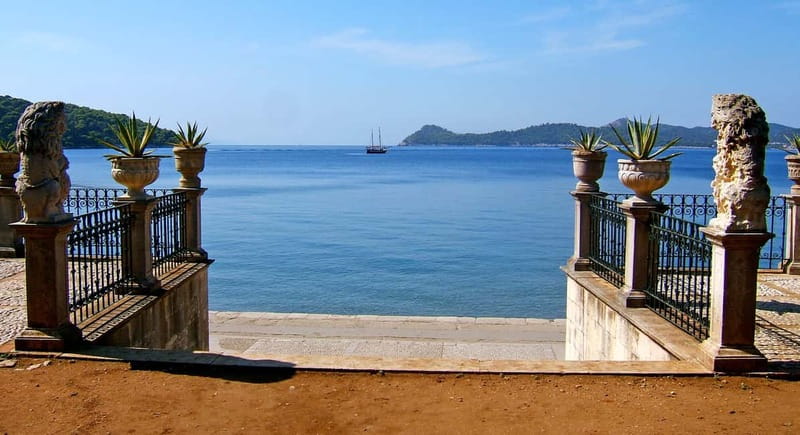 Dubrovnik: 3 Islands Fun Boat Trip with Drinks (FR, ES, EN) - Koločep: the final swim and quiet coves