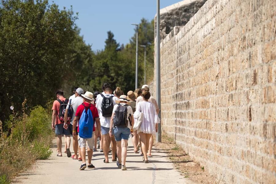 Dubrovnik: Elaphiti Island Luxury Pirate Ship Cruise - How the guide shapes the day