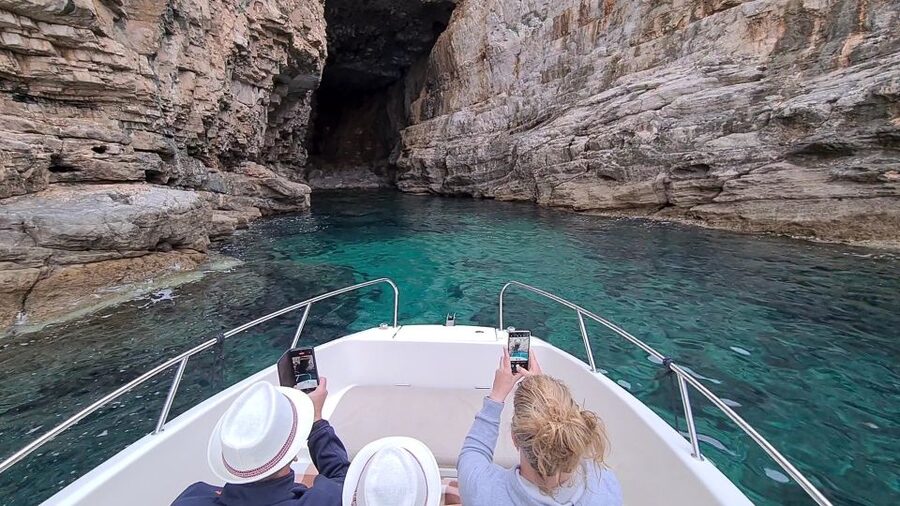 Dubrovnik Private Speedboat Tour to Elaphite Islands - What the skipper adds to the experience