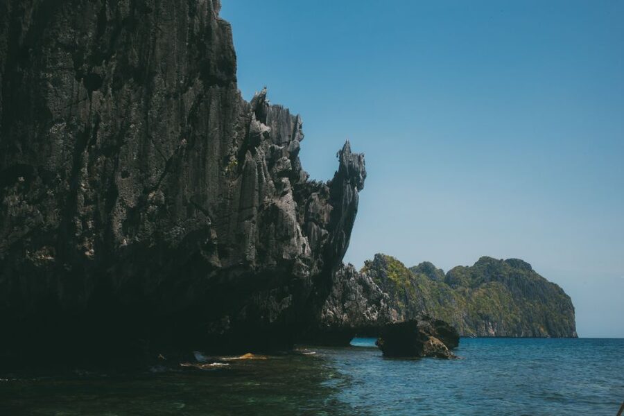 El Nido: Full-Day Premium Island Hopping Catamaran Cruise - Lunch, crew care, and the premium difference