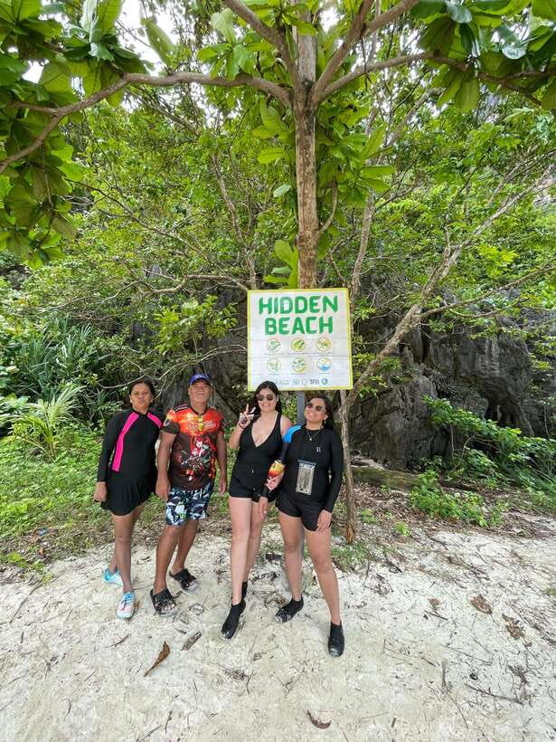 El Nido: Island Hopping and Snorkeling Private Boat Tour C - Starting near Corong-Corong at 8:45 AM