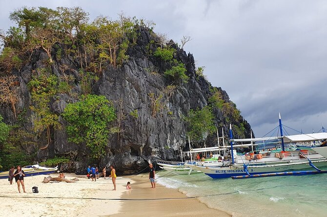 El Nido Island Hopping Tour A with Lunch - Lunch is one of the stronger parts of the day