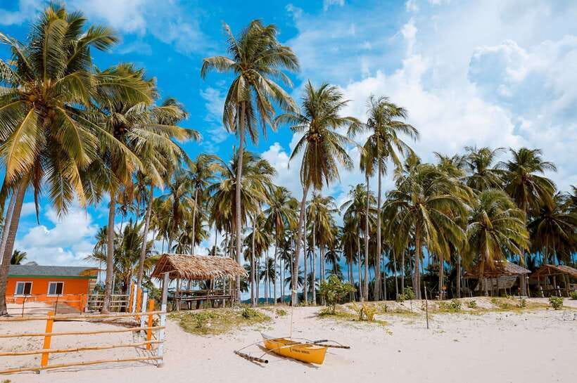 El Nido Island Hopping Tour C: Hidden Beaches & Shrine - Guides make the day work