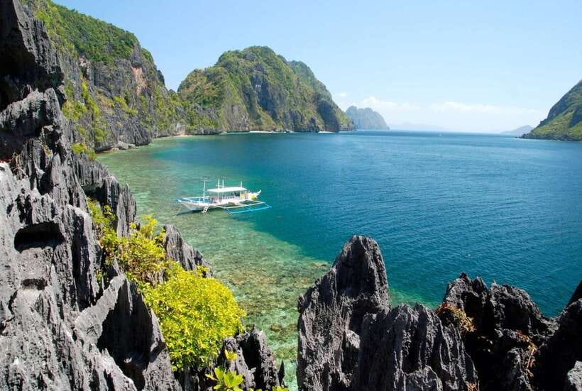 El Nido Island Hopping Tour C: Hidden Beaches & Shrine - Talisay, Tapiutan, and lunch on the island