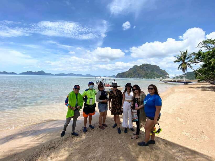 El Nido: Island Hopping Tour C with Lunch EDTF included - The unnamed short stop and beach lunch