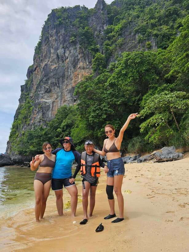 El Nido: Private/Exclusive Island Hopping Tour D BEST PRICE - Cadlao Island adds beaches and open-water views
