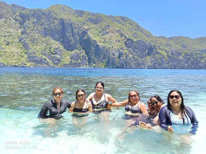 EL NIDO: Private Island Hopping Tour C w/BUFFET LUNCH - Helicopter Island starts the snorkeling
