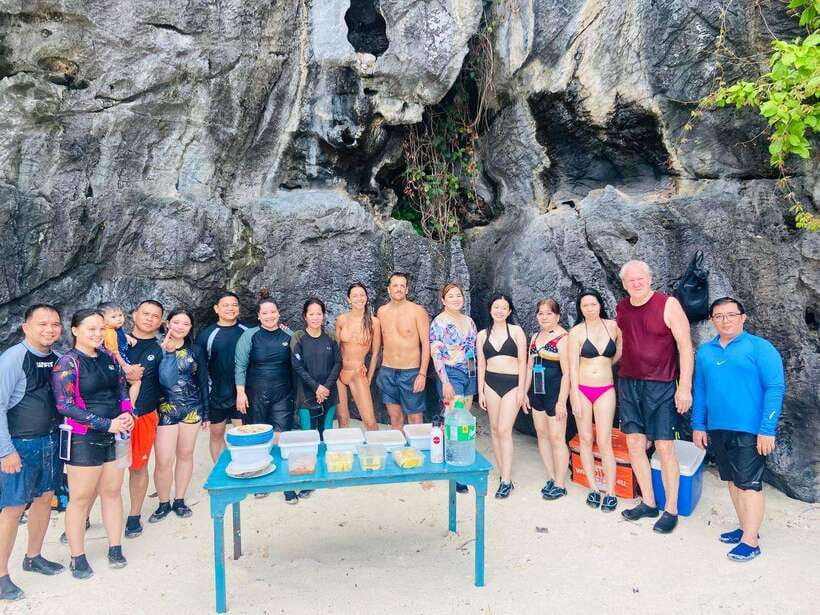 EL NIDO: Private Island Hopping Tour C w/BUFFET LUNCH - Talisay Beach adds a quieter beach stop