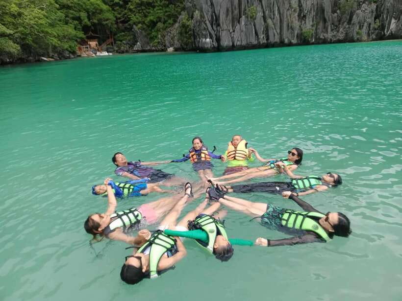 EL NIDO: Sharing/Joiner Island Hopping Tour A w/BUFFET LUNCH - 7 Commandos Beach starts the day with sand and sun