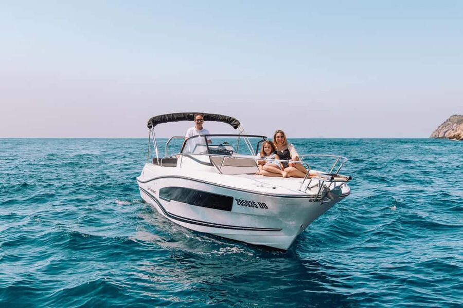 Elaphite Islands: Private boat tour (Cap Camarat 7.5wa) - Who should book this boat tour?