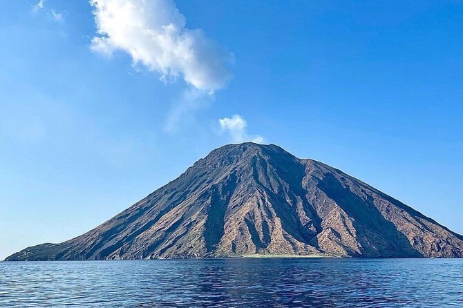 Exclusive tour of Stromboli island, Boat tour with Pasqualo - The final stop at Strombolicchio