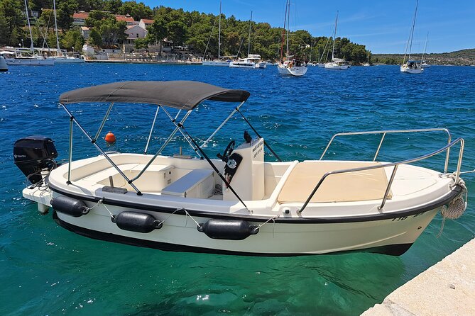 Explore the West coast of the island Brac by BETINA boat - Key points to know before booking