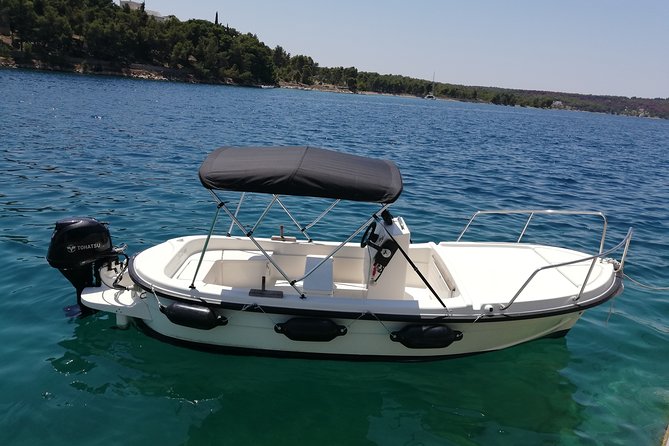 Explore the West coast of the island Brac by BETINA boat - Bobovisca na Moru: a calm first stop