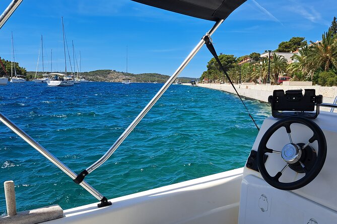 Explore the West coast of the island Brac by BETINA boat - Snorkeling in the coves
