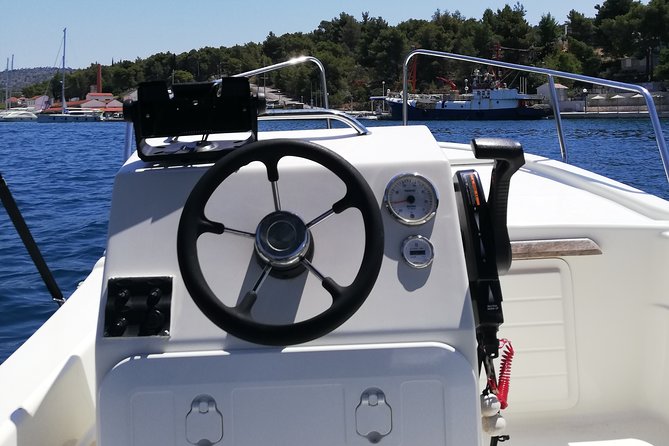 Explore the West coast of the island Brac by BETINA boat - A day built around your group