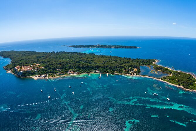 Ferry from Cannes to the island Ste Marguerite - The 15-minute crossing from Cannes