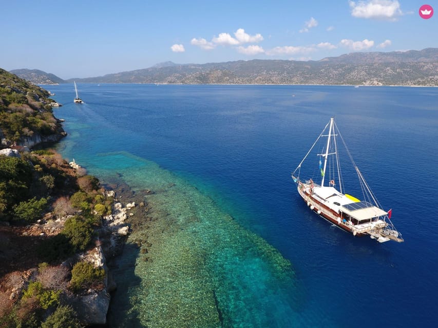 Fethiye: 12 Islands Boat Tour with Lunch and Hotel Pickup - Hotel Pickup Saves Effort, With One Timing Warning