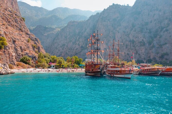 Fethiye Oludeniz Boat Trip With Butterfly Valley And Six Islands - Belcekız Beach: getting on board