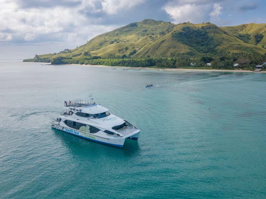 Fiji: Yasawa Islands Explorer Cruise with Lunch - The northbound run through volcanic Fiji