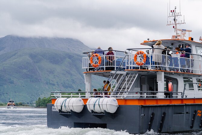 Fort William Seal Island Cruise - Reaching Seal Island and watching the wildlife
