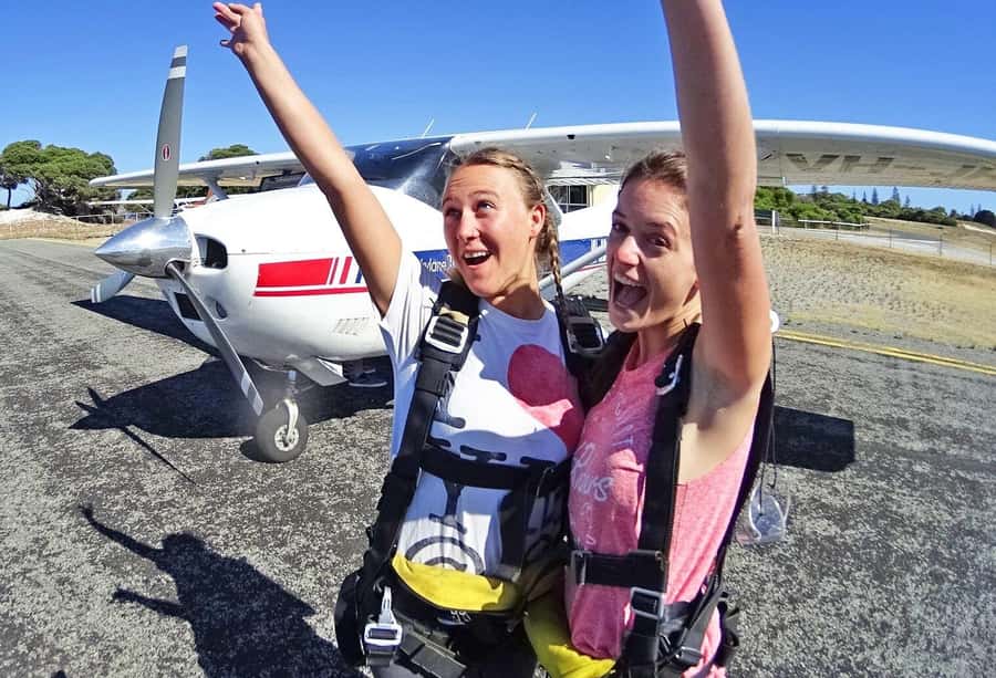 Fremantle: Rottnest Island Skydive and Ferry Package - Finding the airfield after the ferry