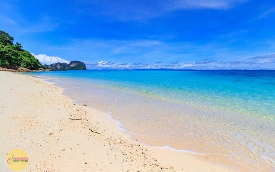 From Ao Nang: Phi Phi Islands Day Tour by Boat with Lunch - Morning pickup from Ao Nang