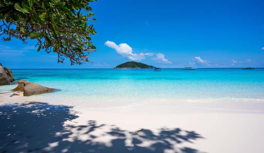 From Ao Nang: Similan Islands Boat Trip with Transfer & Food - Packing for a more comfortable day
