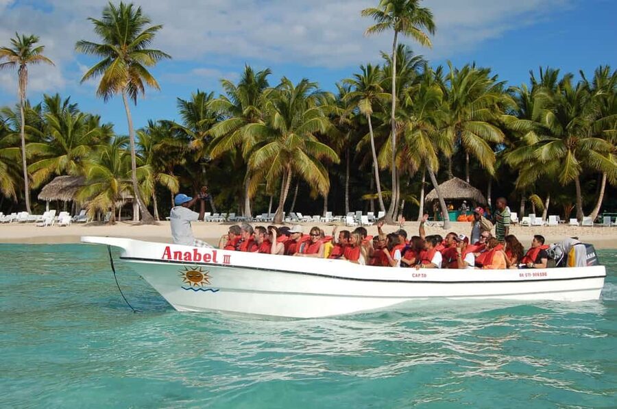 From Bayahíbe: Saona Island Catamaran Cruise with Buffet - Key points to know before booking