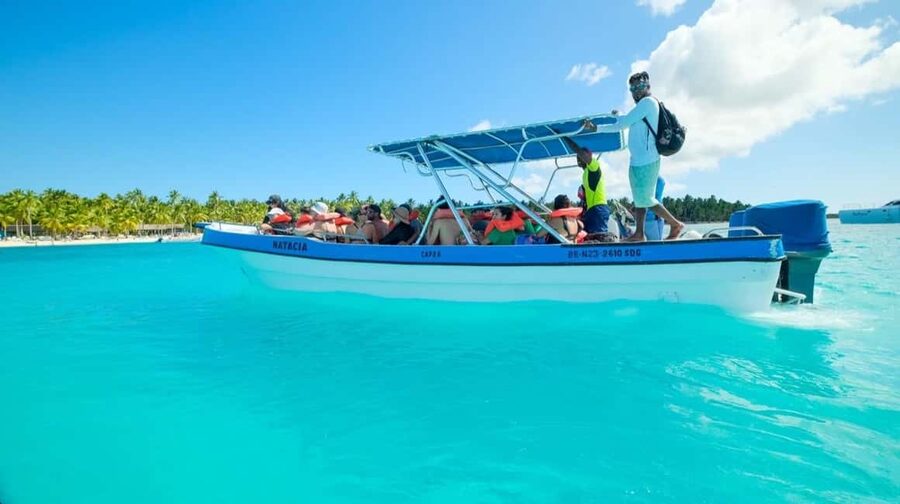 From Bayahíbe: Saona Island Catamaran Cruise with Buffet - The catamaran ride along Cotubanamá National Park