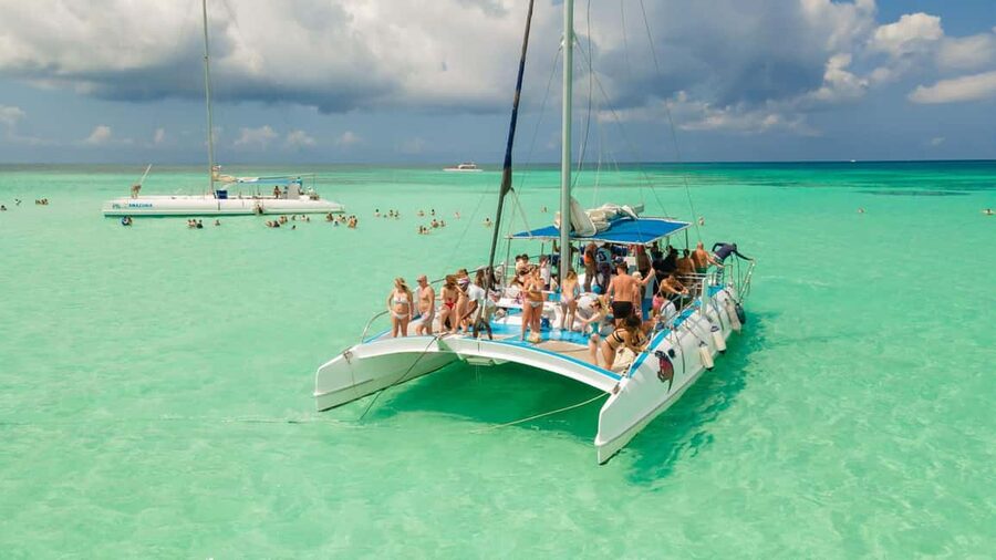 From Bayahíbe: Saona Island Catamaran Cruise with Buffet - Two and a half hours on Saona Island