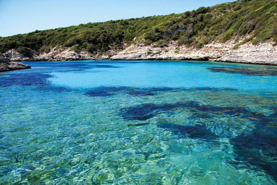 From Bonifacio: Cruise of the Cliffs and the Lavezzi Islands - The Gulf of Sperone and the first coastal views