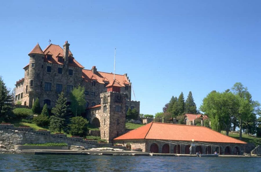 From Brockville: 1000 Islands 2.5-Hour Singer Castle Cruise - Setting out from Brockville’s Block House Island