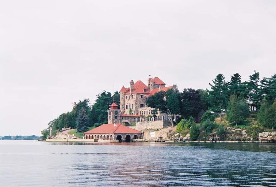 From Brockville: 1000 Islands 2.5-Hour Singer Castle Cruise - Five minutes with Singer Castle on Dark Island