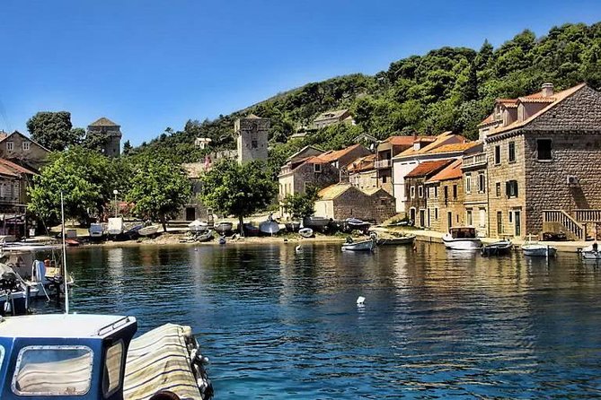 From Dubrovnik: Premium Three Island Cruise with lunch and drinks - Lunch on board keeps the island stops flexible