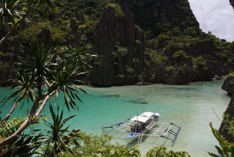 From El Nido: Island, Lagoons, and Beaches Boat Tour - Cadlao Lagoon and the changing color of the water