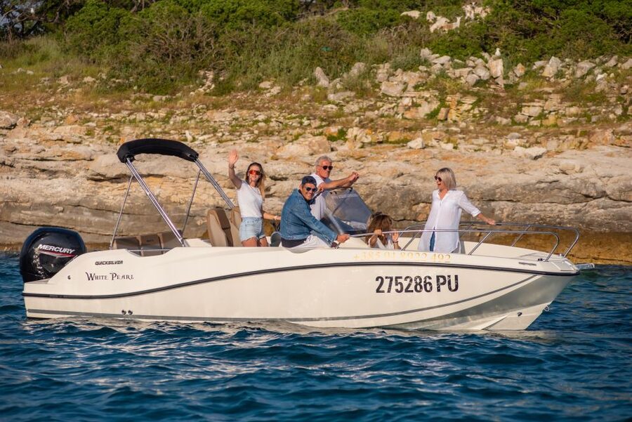 From Fažana: Private boat tour of Brijuni Islands - Veliki Brijun for the safari park and museums