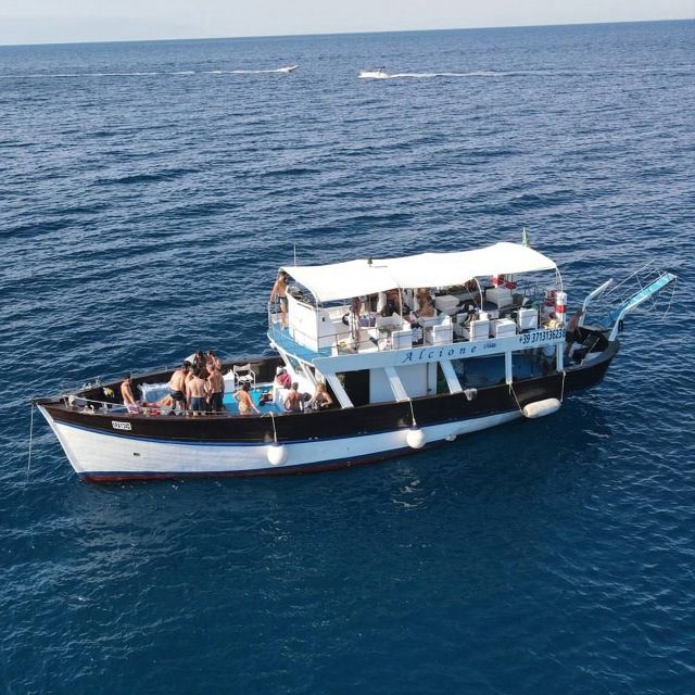 From Ischia: Procida Island Full-Day Boat Tour with Lunch - Vivara and the approach to Procida