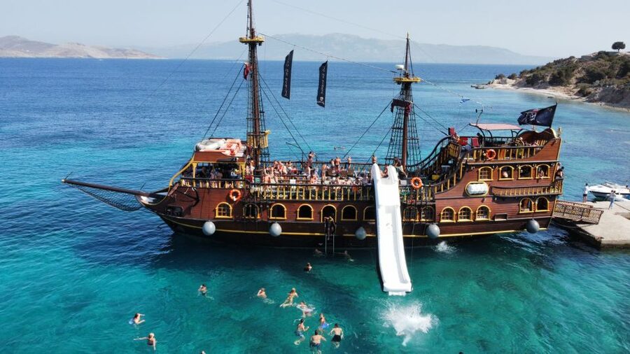 From Kos: 3-Island Pirate Cruise with Lunch and Waterslide - The return sailing and the onboard mood