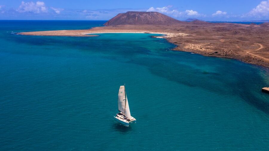 From Lanzarote: Lobos Island and Fuerteventura Day Cruise - Snorkeling, kayaking, and paddleboarding