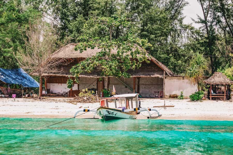 From Lombok: Private Gili Islands Trip w. Glass-Bottom Boat - The final hilltop view over Lombok and the Gilis