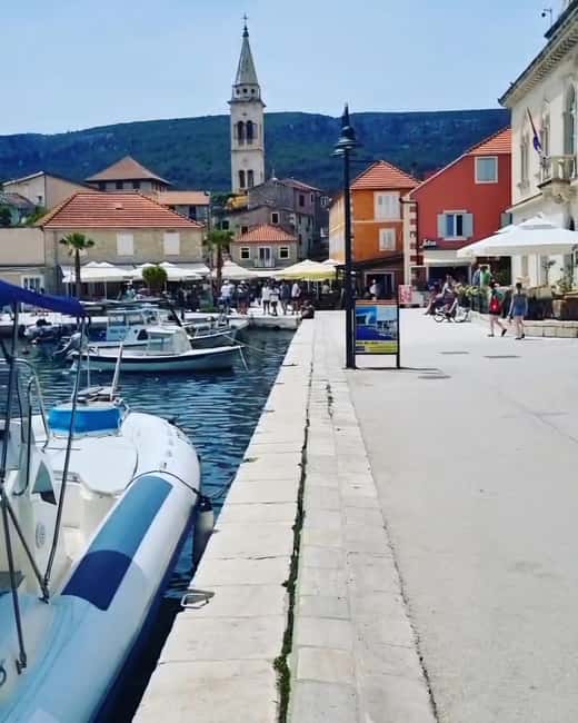 From Makarska: Full day private speed boat tour 3 islands - Zečevo islet keeps the swimming going