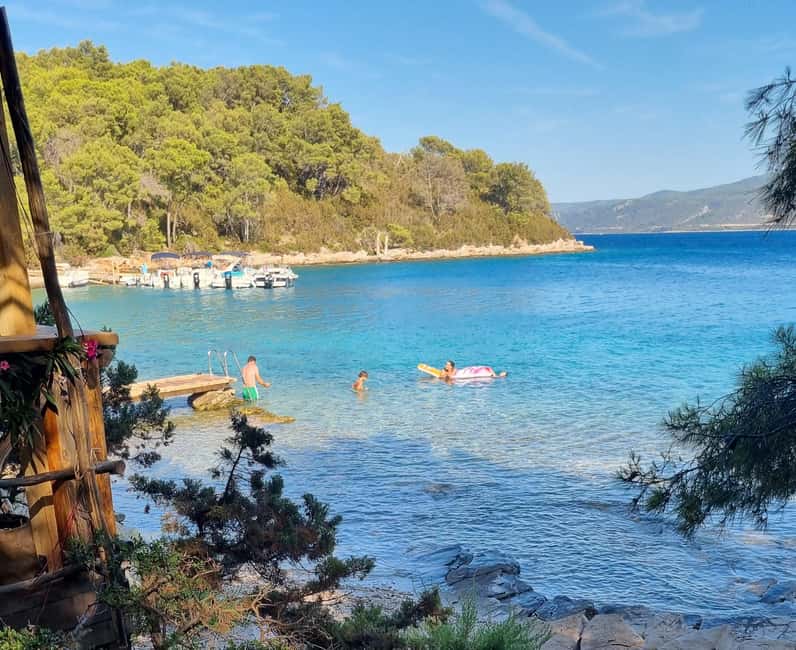 From Makarska: Full day private speed boat tour 3 islands - Mala Stiniva gives Hvar a quiet opening