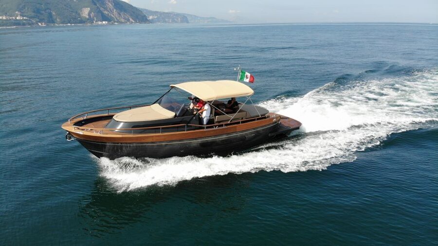 From Naples: Boat Tour to Capri Island with Aperitiv - Meeting the boat at Naples port