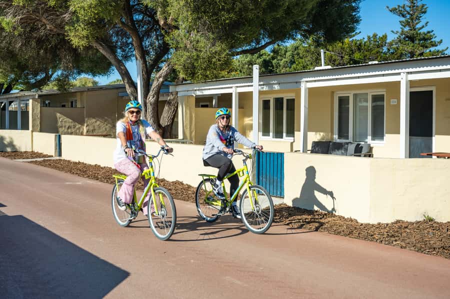From Perth: Rottnest Island Full-Day Bike and Ferry Trip - Wadjemup Lighthouse and the western side