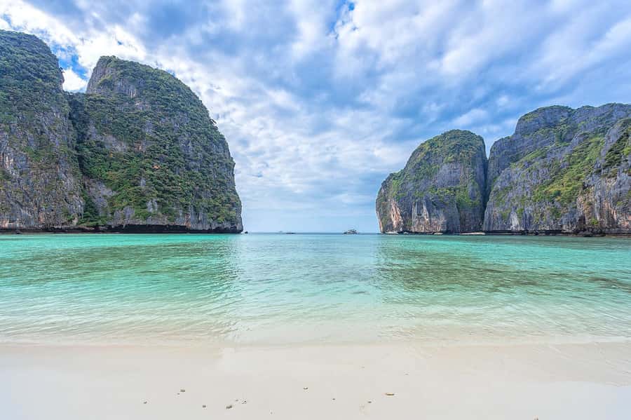 From Phi Phi: 6 Hrs Private Phi Phi Islands Boat Tour - Snorkeling at Phi Leh and Loh Samah Bay