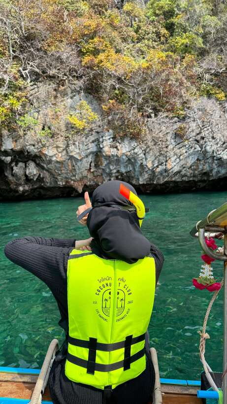 From Phi Phi Island :Half-day Tour by Longtail Boat - What the guide and crew add