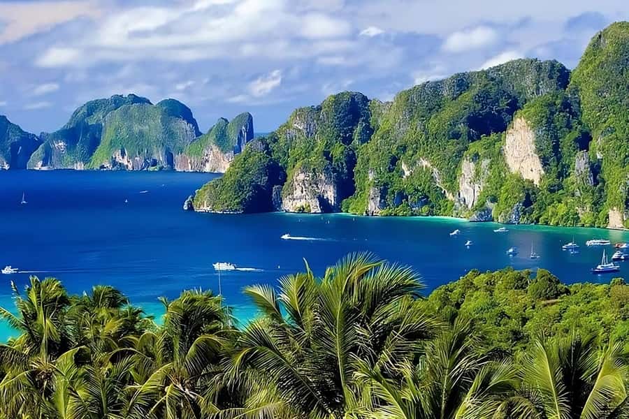 From Phuket: Phi Phi and Khai Islands Speedboat Tour - What the crew adds to the experience