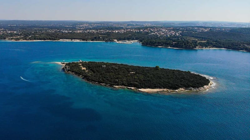 From Pula: Rovinj & NP Brijuni cruise with Red Island visit - Boarding near Pula’s Colosseum