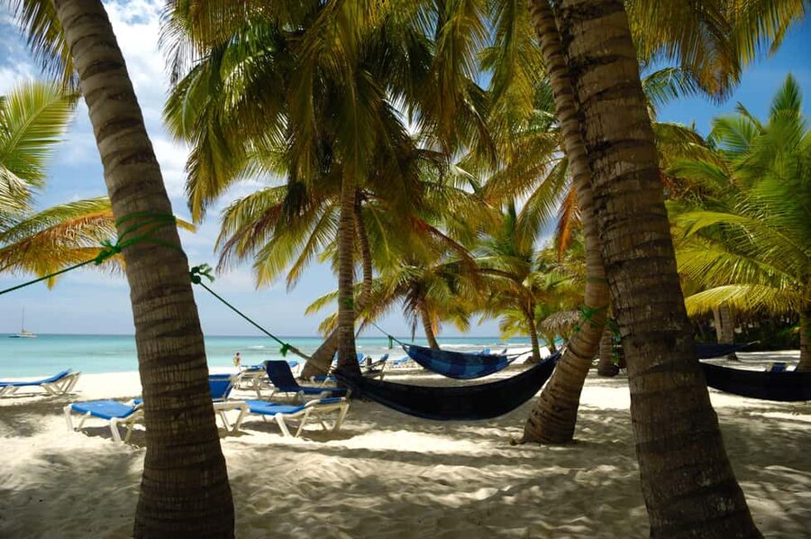 From Punta Cana: Catamaran Tour to Saona Island with Open Bar and Buffet - The natural pool stop in warm, shallow water