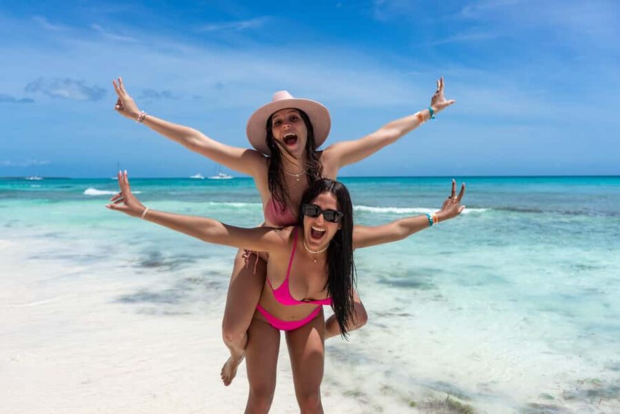 From Punta Cana: Catamaran Tour to Saona Island with Open Bar and Buffet - What to expect from the Dominican buffet